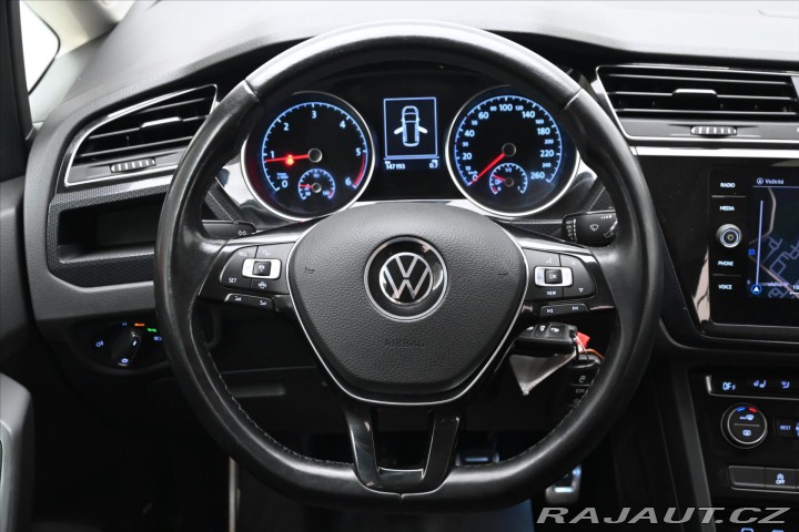 Volkswagen Touran 2,0 TDI 110kWTAŽNÉ LED Zá 2020