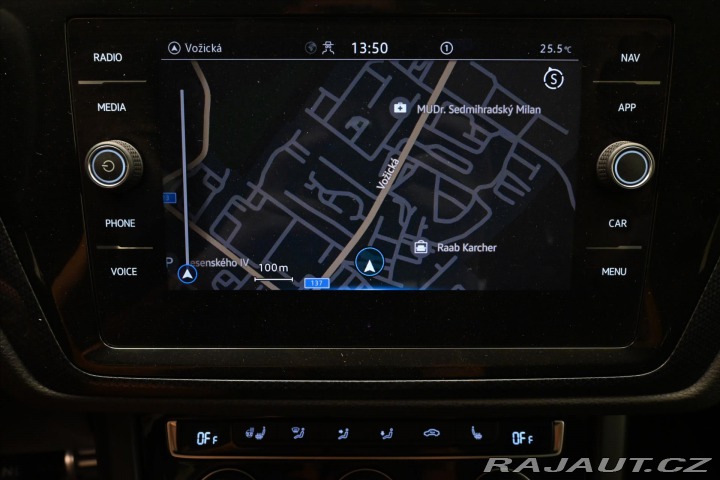 Volkswagen Touran 2,0 TDI 110kWTAŽNÉ LED Zá 2020
