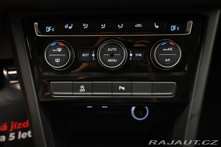 Volkswagen Touran 2,0 TDI 110kWTAŽNÉ LED Zá 2020