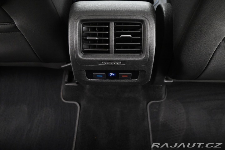 Volkswagen Touran 2,0 TDI 110kWTAŽNÉ LED Zá 2020