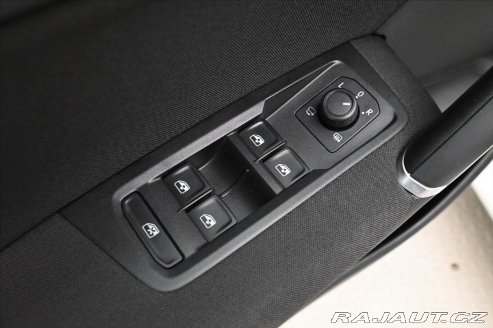 Volkswagen Touran 2,0 TDI 110kWTAŽNÉ LED Zá 2020