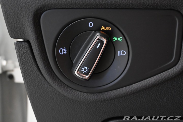 Volkswagen Touran 2,0 TDI 110kWTAŽNÉ LED Zá 2020