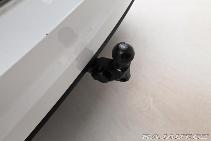 Volkswagen Touran 2,0 TDI 110kWTAŽNÉ LED Zá 2020