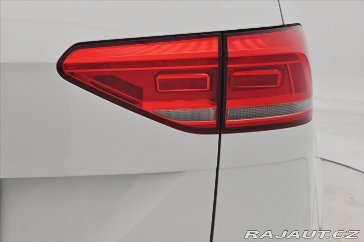 Volkswagen Touran 2,0 TDI 110kWTAŽNÉ LED Zá 2020