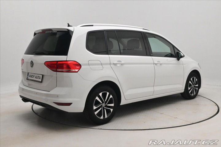 Volkswagen Touran 2,0 TDI 110kWTAŽNÉ LED Zá 2020