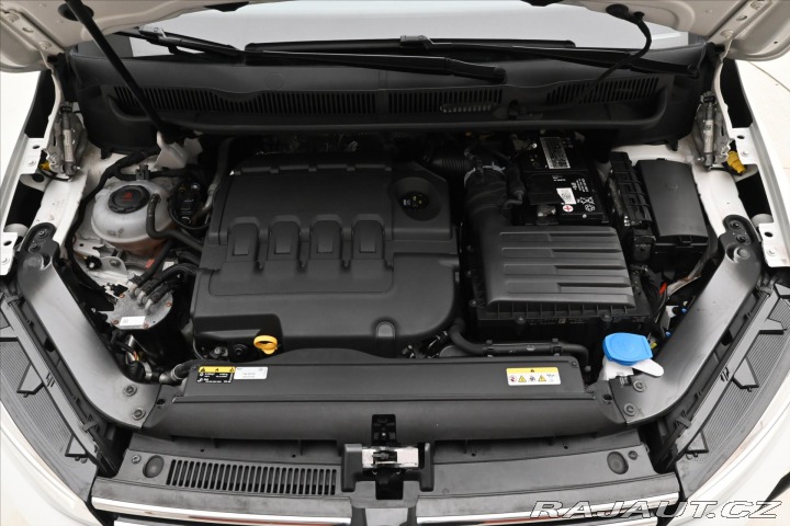 Volkswagen Touran 2,0 TDI 110kWTAŽNÉ LED Zá 2020