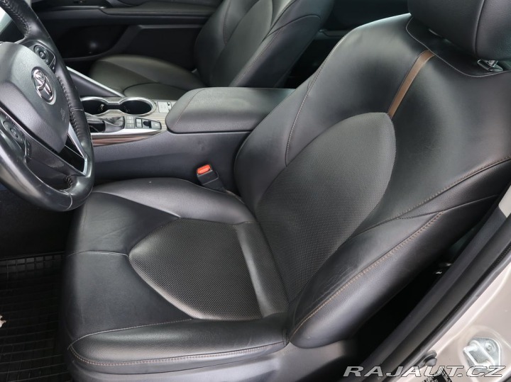 Toyota Camry 2.5,Hybrid,Executive,131K 2019