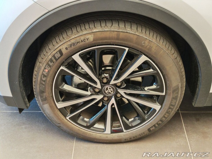 Toyota C-HR 2.0 Plug - in Hybrid ( 22 2026