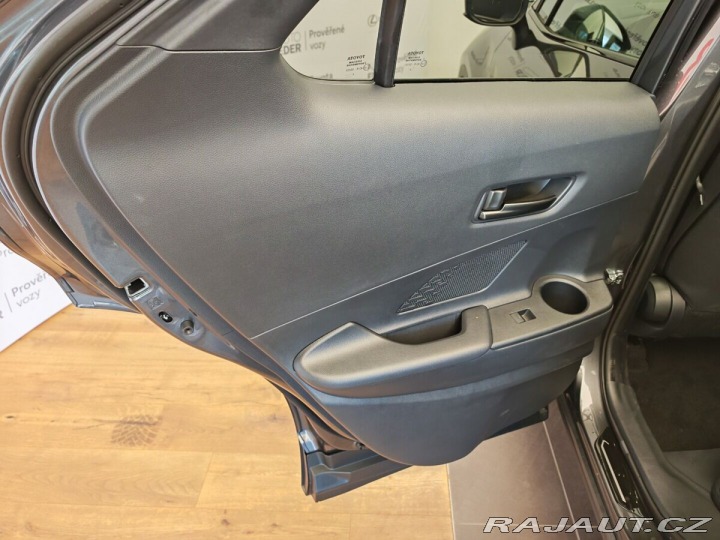 Toyota C-HR 2,0 Plug-in Hybrid Style 1800