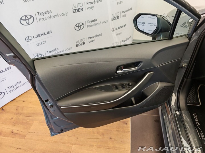 Toyota Corolla 2.0 Hybrid e-CVT Style 1800