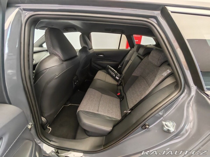 Toyota Corolla 2.0 Hybrid e-CVT Style 1800