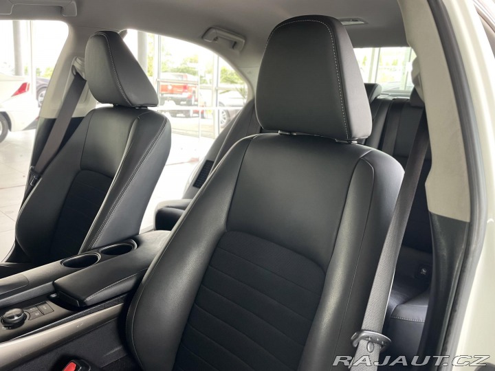 Lexus Ostatní modely IS 300h IS 300h*AUT*Hybrid*Kamera 2014