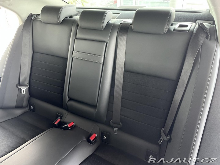 Lexus Ostatní modely IS 300h IS 300h*AUT*Hybrid*Kamera 2014