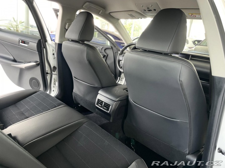 Lexus Ostatní modely IS 300h IS 300h*AUT*Hybrid*Kamera 2014