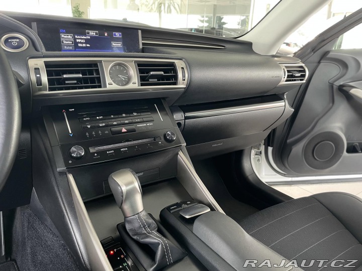 Lexus Ostatní modely IS 300h IS 300h*AUT*Hybrid*Kamera 2014