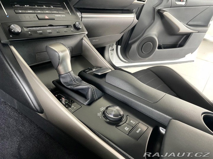 Lexus Ostatní modely IS 300h IS 300h*AUT*Hybrid*Kamera 2014