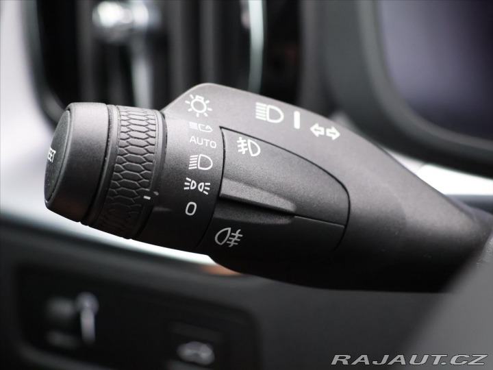 Volvo XC60 2,0 B4 145KW AWD MOMENTUM 2021