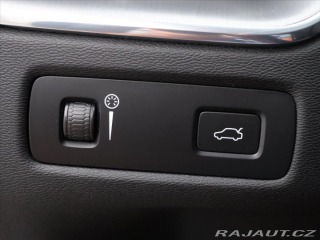 Volvo XC60 2,0 B4 145KW AWD MOMENTUM 2021