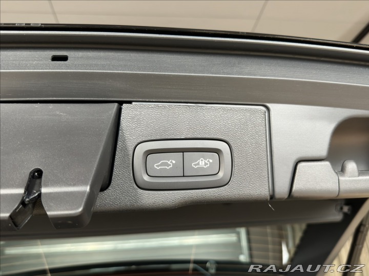 Volvo XC60 2,0 B5 Plus Dark 2026