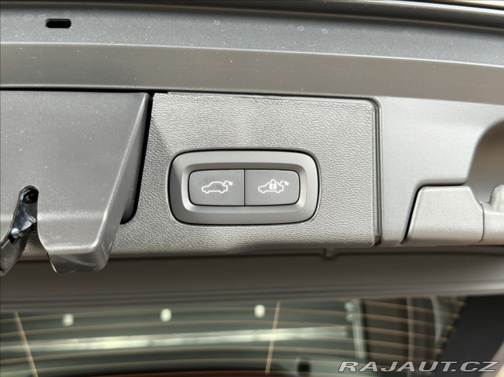 Volvo XC60 2,0 B5 Plus Dark 2026