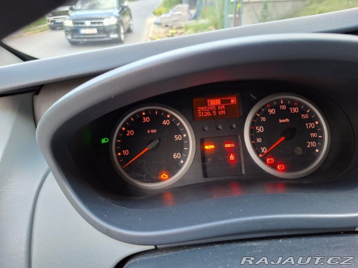 Renault Trafic 2,5 dCi 107 kW, 9 míst, 1800