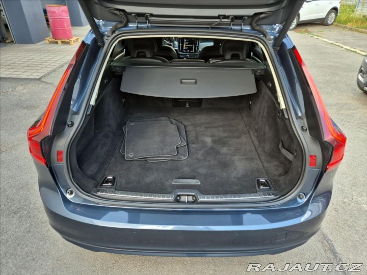 Volvo V90 2,0 B4 FWD Momentum Advan 2021