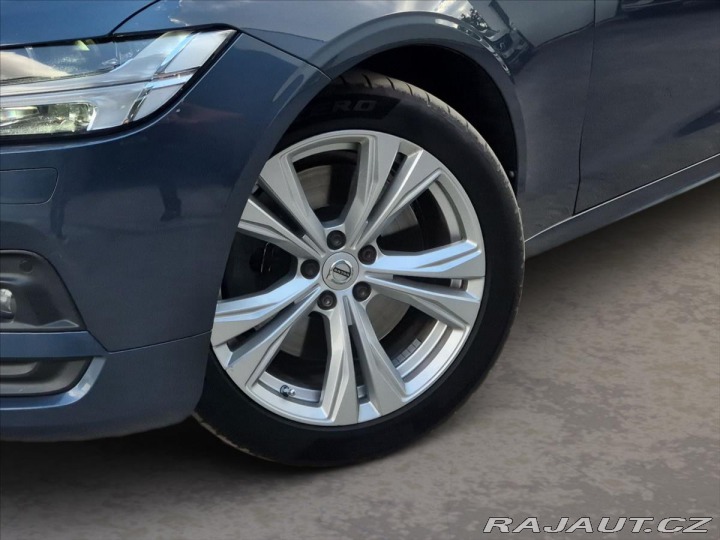 Volvo V90 2,0 B4 FWD Momentum Advan 2021