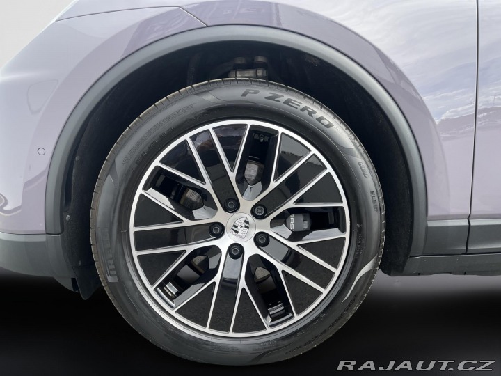 Porsche Macan Electric 2025