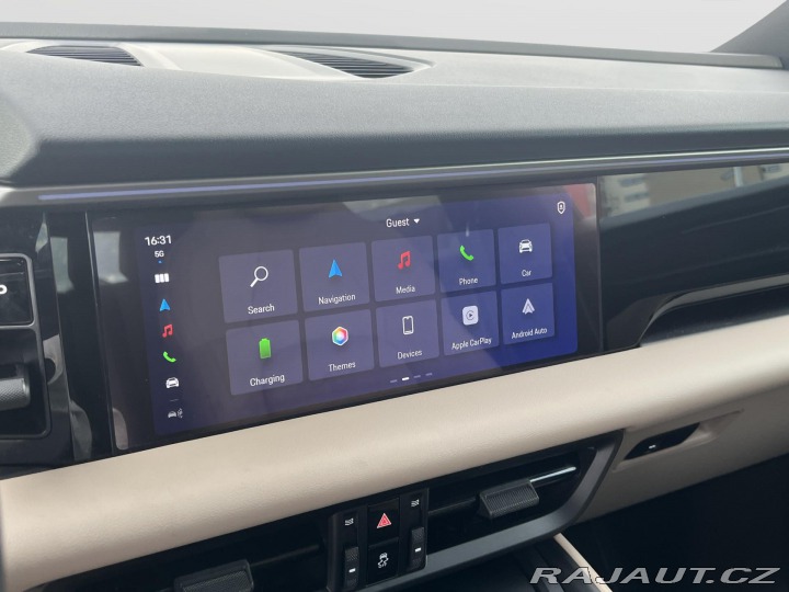 Porsche Macan Electric 2025