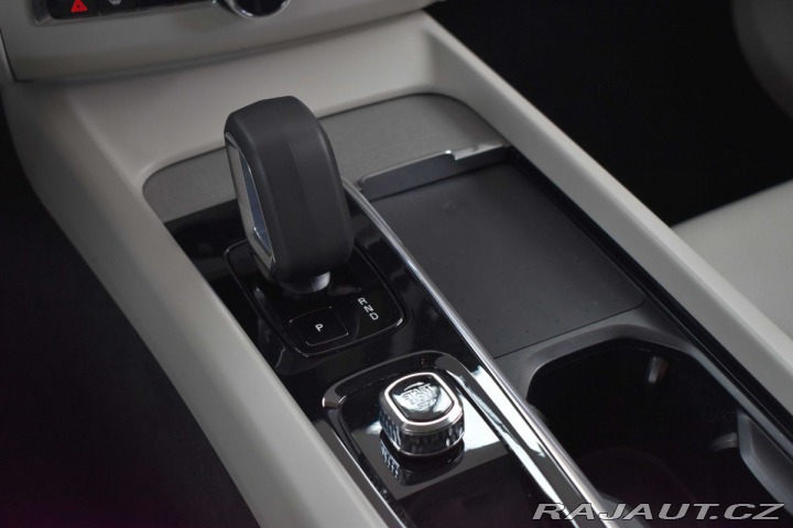 Volvo XC60 B5 184kW DARK PLUS*DPH*ČR 2023