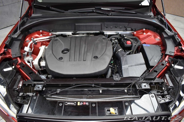 Volvo XC60 B5 184kW DARK PLUS*DPH*ČR 2023