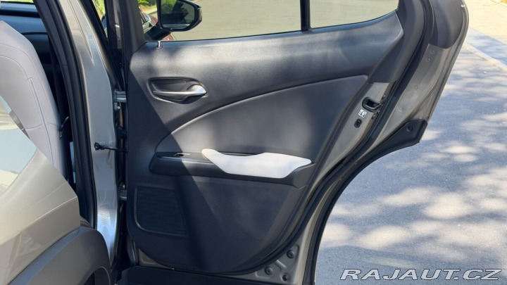 Lexus Ostatní modely UX 300h 300H 2,5 HEV F SPORT DESI 2025