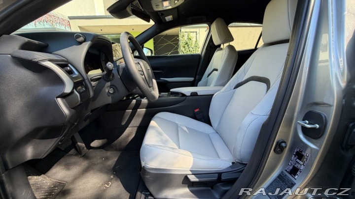 Lexus Ostatní modely UX 300h 300H 2,5 HEV F SPORT DESI 2025