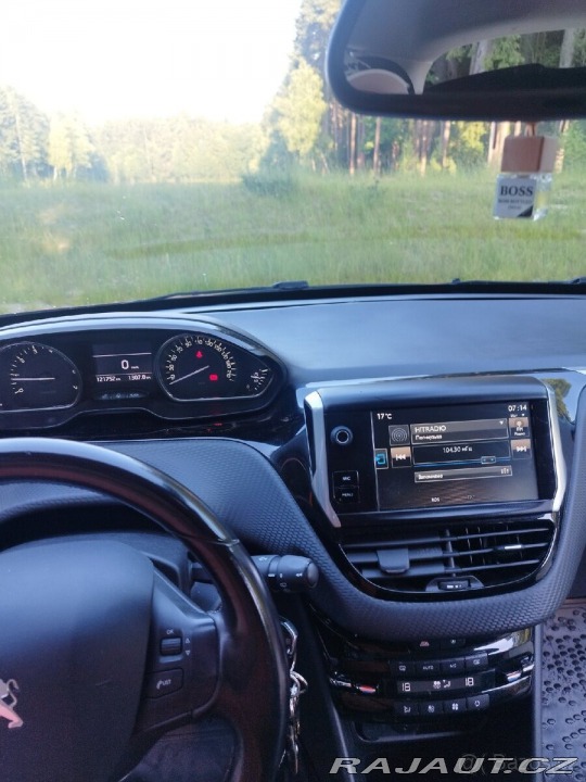 Peugeot 2008 2,0 i. 81 kW. 1800
