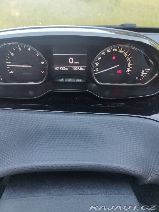 Peugeot 2008 2,0 i. 81 kW. 1800