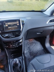 Peugeot 2008 2,0 i. 81 kW. 1800