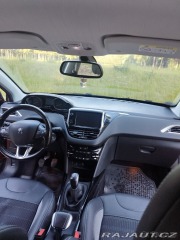 Peugeot 2008 2,0 i. 81 kW. 1800