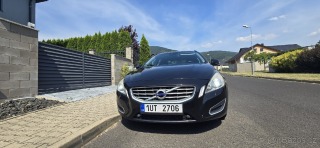 Volvo V60 2,0   100kW rok v.2013 AU