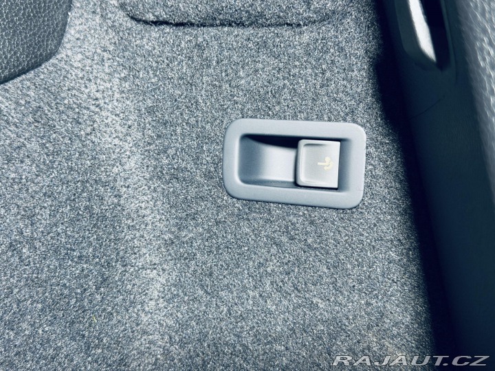Škoda Karoq 1.5TSI*SPORT*360*5.LET.ZÁ 2025