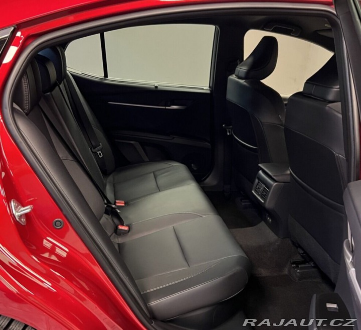 Toyota Camry 2.5 Hybrid AT EXECUTIVE 2025