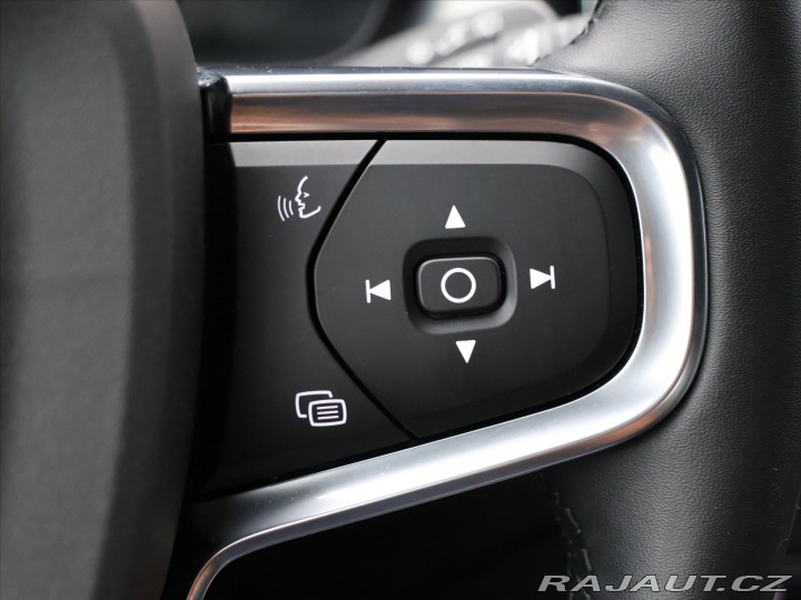Volvo XC40 2.0 B3 120kW Core DCT CZ 2025