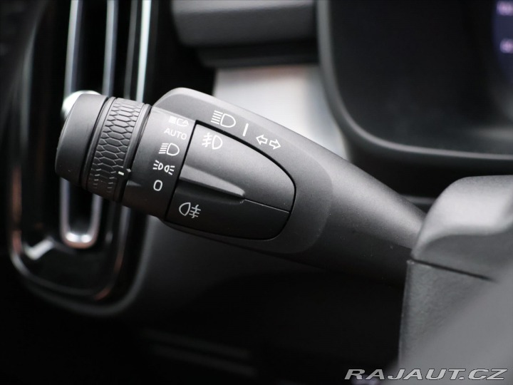 Volvo XC40 2.0 B3 120kW Core DCT CZ 2025