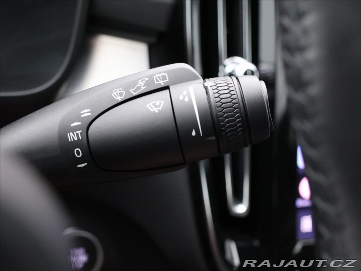 Volvo XC40 2.0 B3 120kW Core DCT CZ 2025