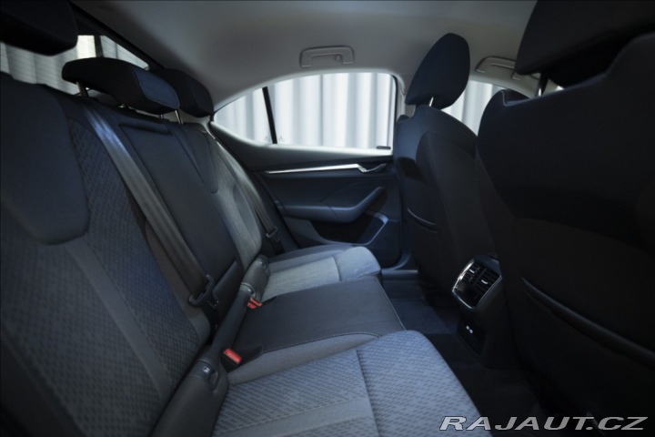 Škoda Octavia 2,0 TDI ČR KEYLESS VÝHŘEV 2023