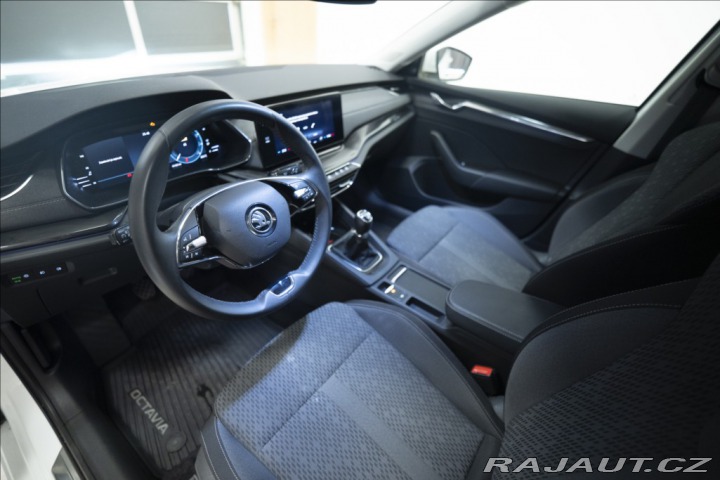 Škoda Octavia 2,0 TDI ČR KEYLESS VÝHŘEV 2023