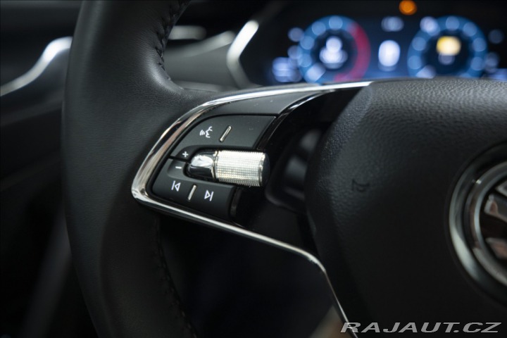 Škoda Octavia 2,0 TDI ČR KEYLESS VÝHŘEV 2023