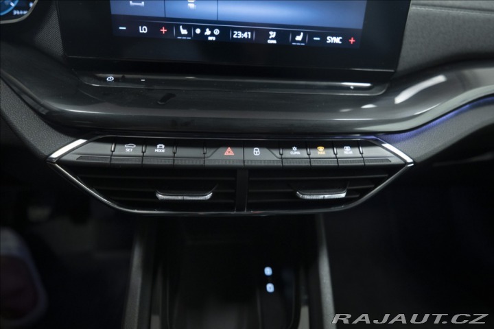 Škoda Octavia 2,0 TDI ČR KEYLESS VÝHŘEV 2023