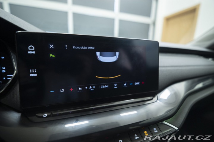 Škoda Octavia 2,0 TDI ČR KEYLESS VÝHŘEV 2023