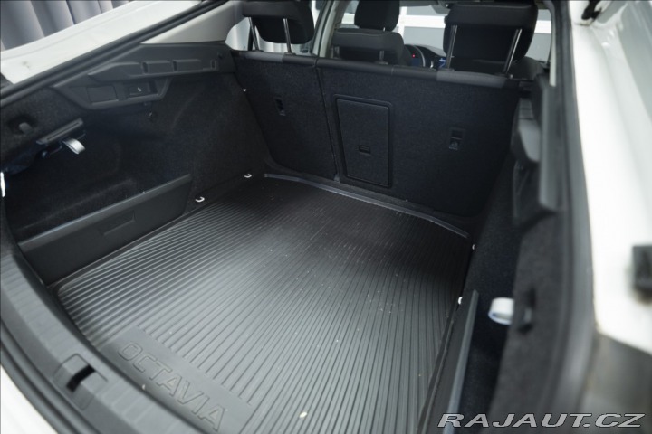 Škoda Octavia 2,0 TDI ČR KEYLESS VÝHŘEV 2023