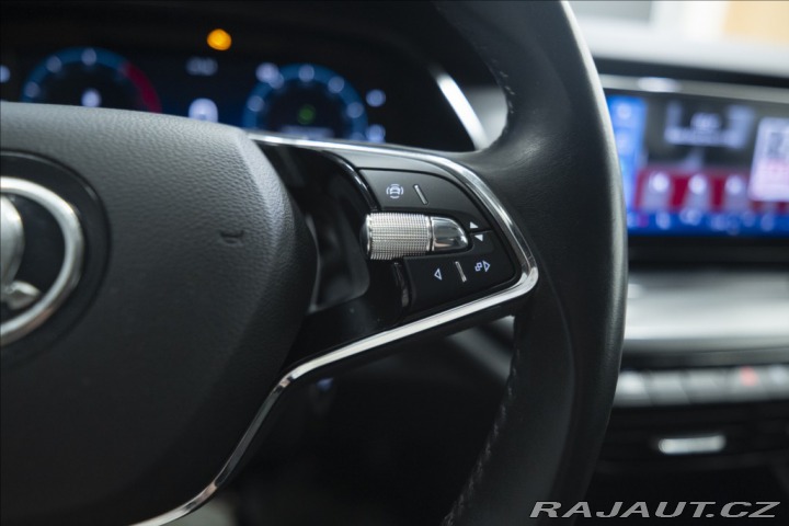 Škoda Octavia 2,0 TDI VÝHŘEV ČR 2x KOLA 2022
